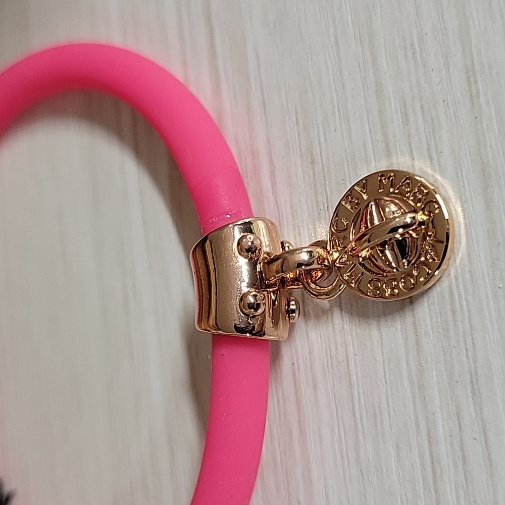 MARC JACOBS KNOCKOUT PINK CHARM BANGLE